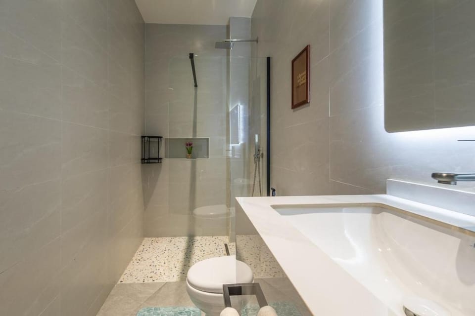 Spacious 3-bedroom apartment with Elevator, Yoff Virage Apartment in Dakar