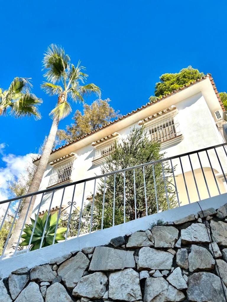 Romantic Nature Hideaway Mountains & Sea Pool Apartment in Valle del Guadalhorce