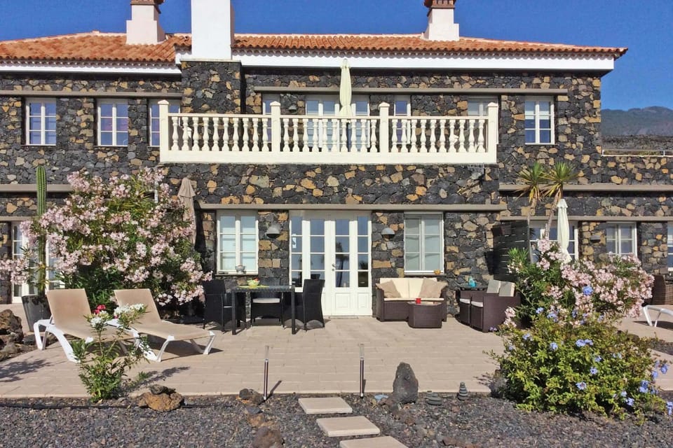 Property building, Facade/entrance, Off site