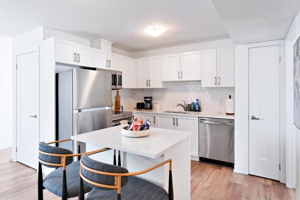 2-Bedroom Calm & Cozy Suite 7 Minutes to the Falls Parking Included Apartment in Niagara Falls