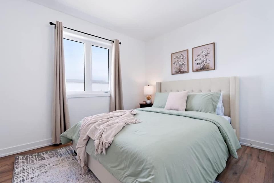 2-Bedroom Calm & Cozy Suite 7 Minutes to the Falls Parking Included Apartment in Niagara Falls