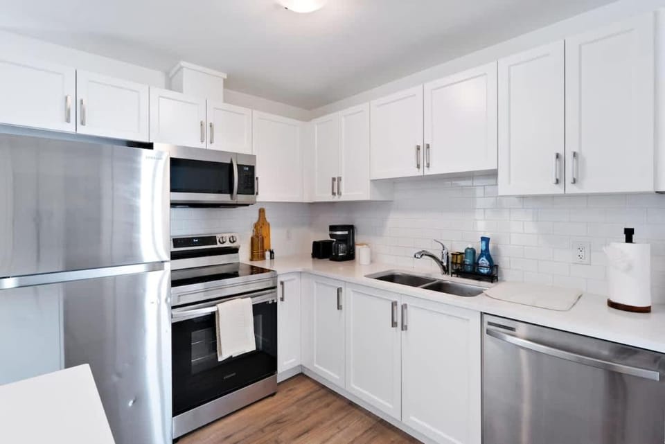 2-Bedroom Calm & Cozy Suite 7 Minutes to the Falls Parking Included Apartment in Niagara Falls