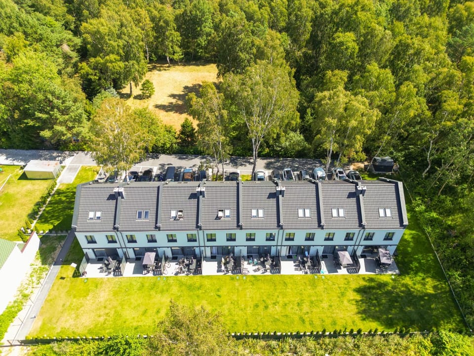 Property building, Spring, Day, Neighbourhood, Natural landscape, Bird's eye view, Street view, Parking