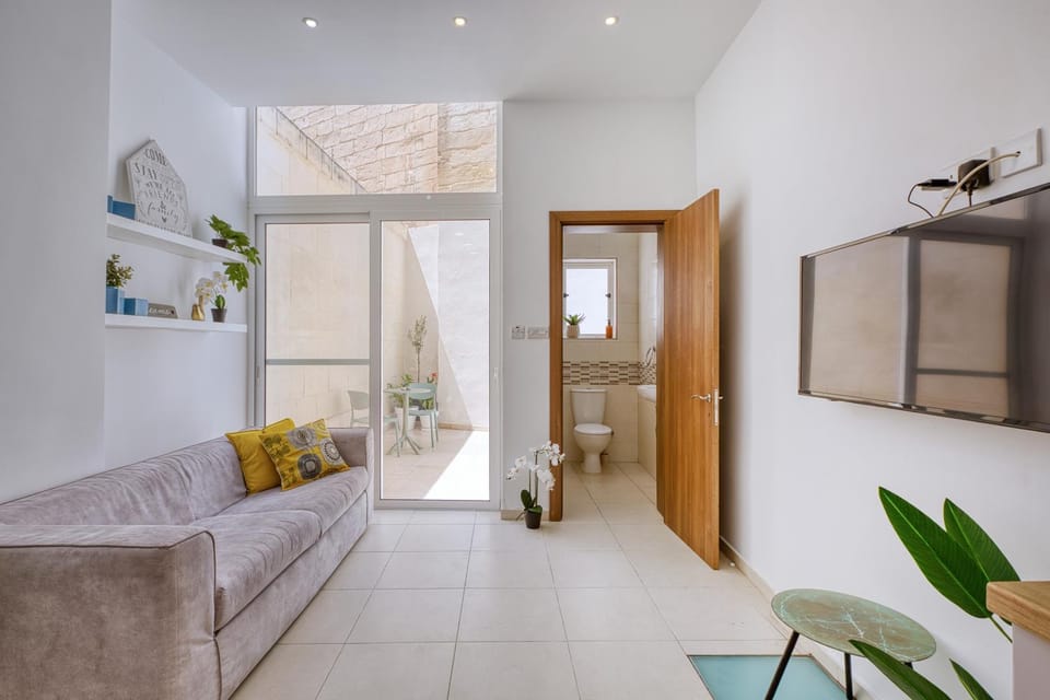 New to the market - 4BR Home in central Sliema by SF Homes Apartment in Sliema