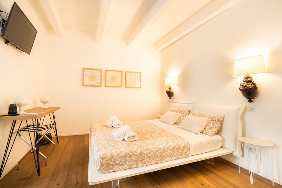 TV and multimedia, Bedroom, towels