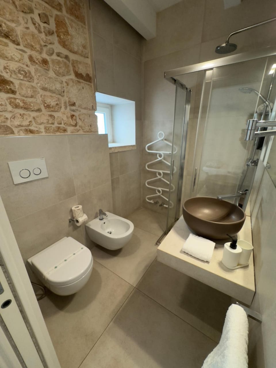 Shower, Toilet, Bathroom, bidet, towels