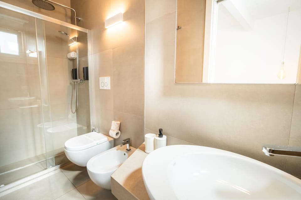 Shower, Toilet, Bathroom, bidet, towels