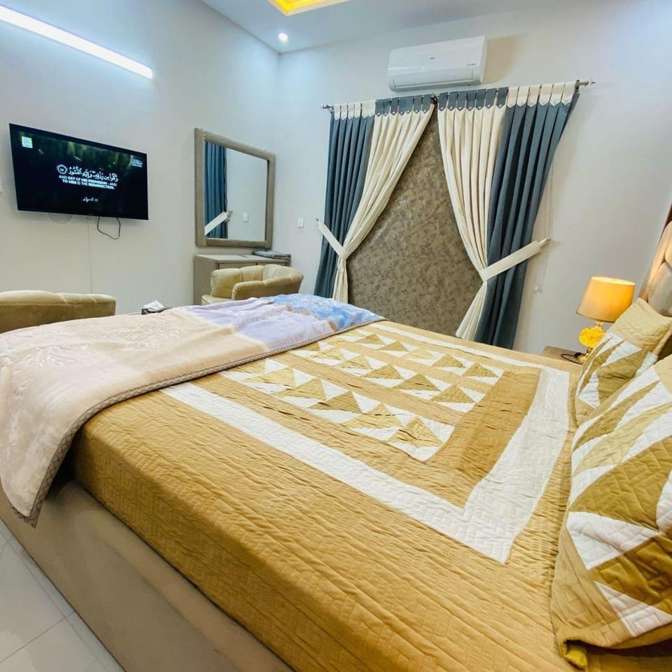 Spacious 7-Bedroom Guest House Free Wi-Fi & Parking House in Islamabad Capital Territory
