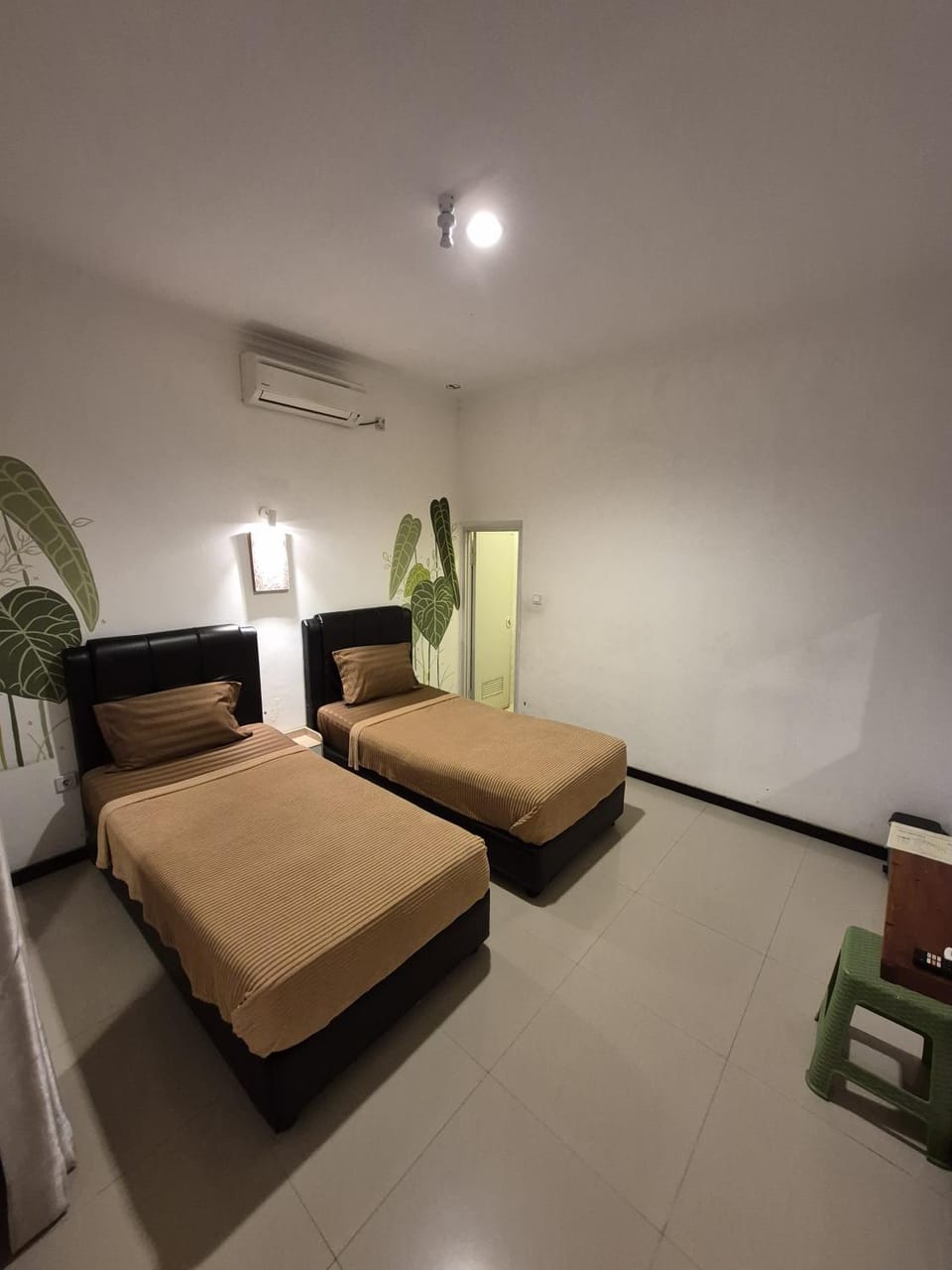 Bed, Photo of the whole room, Bedroom, air conditioner
