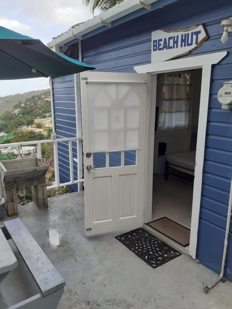 Cosy Hut House in Saint Georges