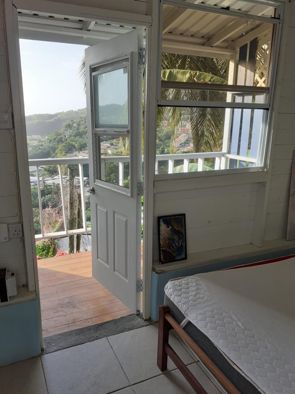 Cosy Hut House in Saint Georges