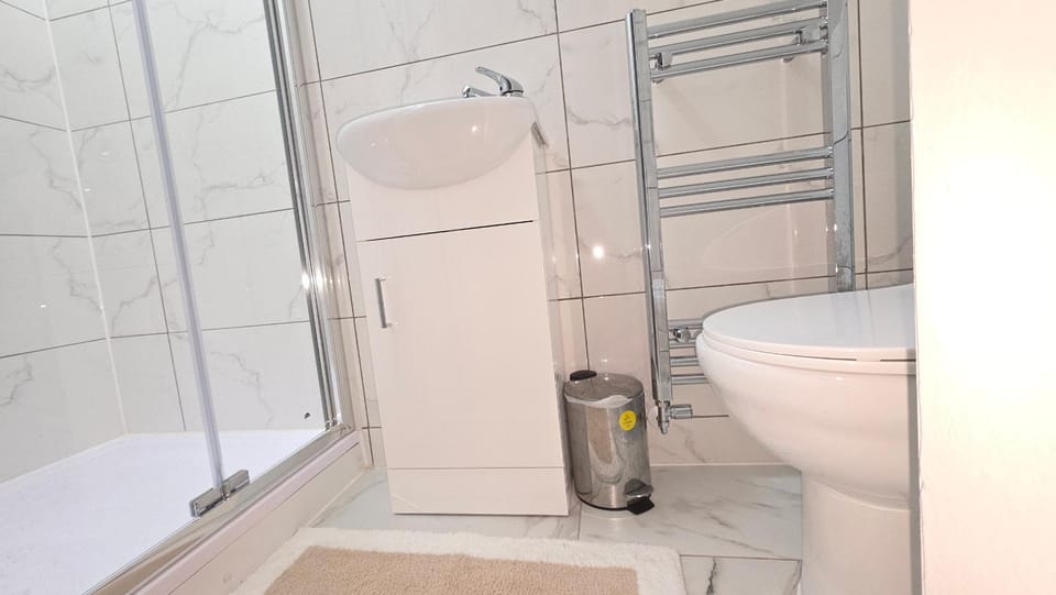 One Bedroom Flat Near CBS Arena Apartment in Coventry