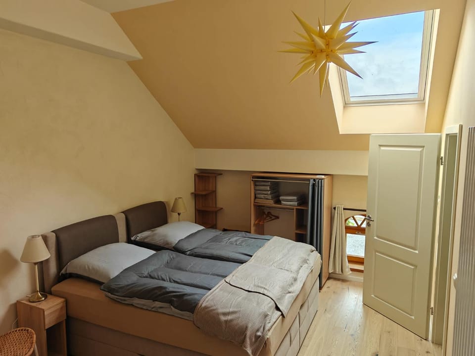 Bed, Photo of the whole room, Bedroom
