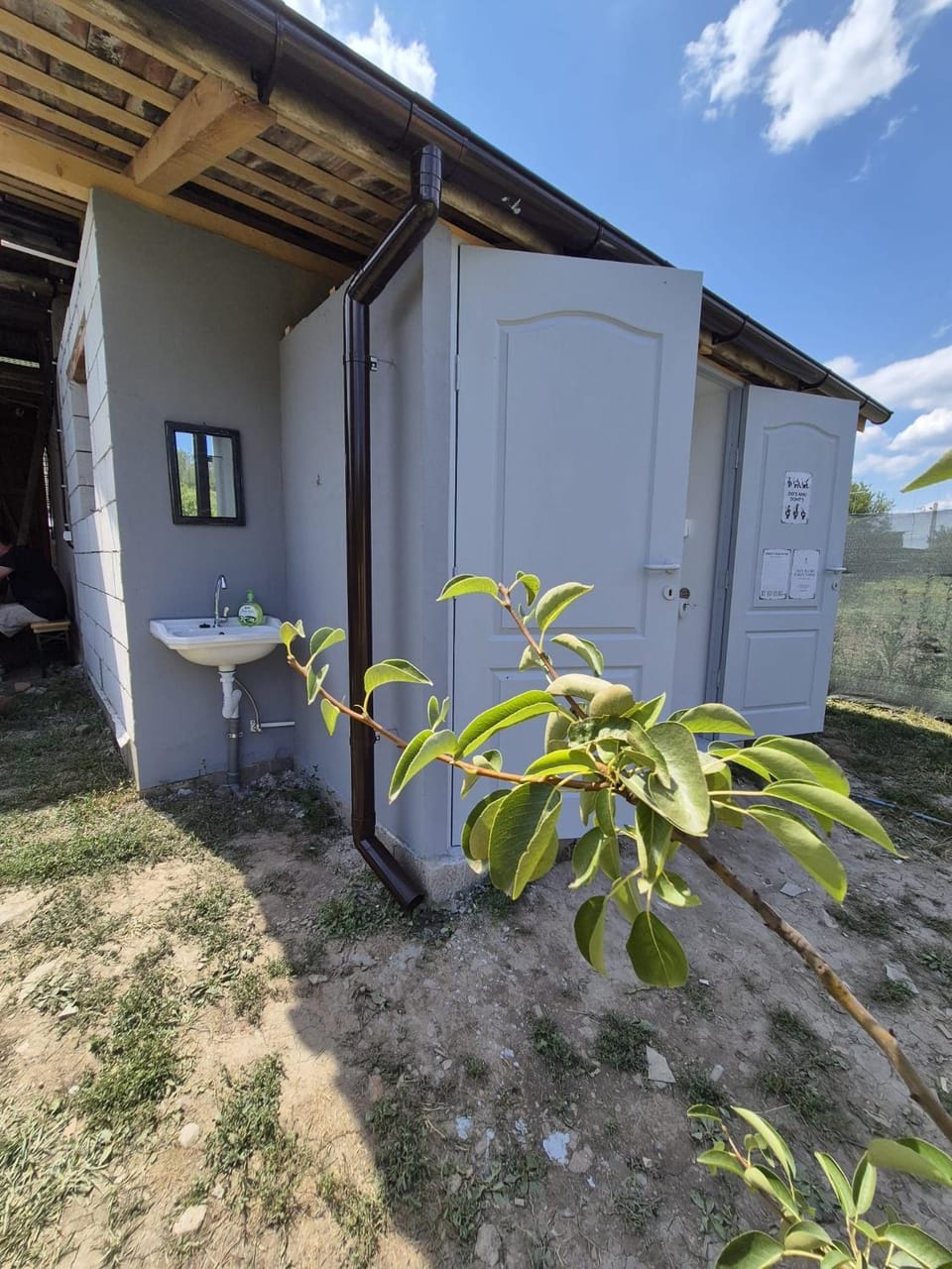 Bathroom, Location