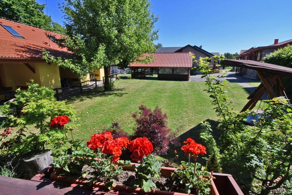 Property building, Garden, Garden view, Parking