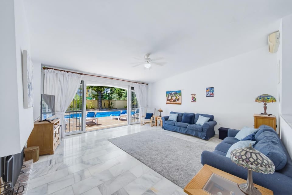 Living room, Photo of the whole room, Seating area, Pool view