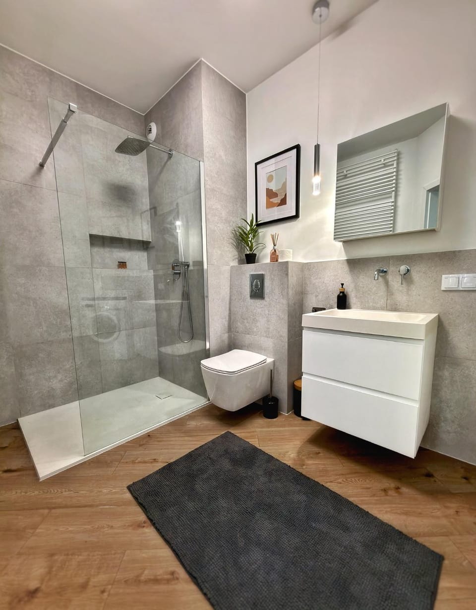 Shower, Toilet, Bathroom, towels