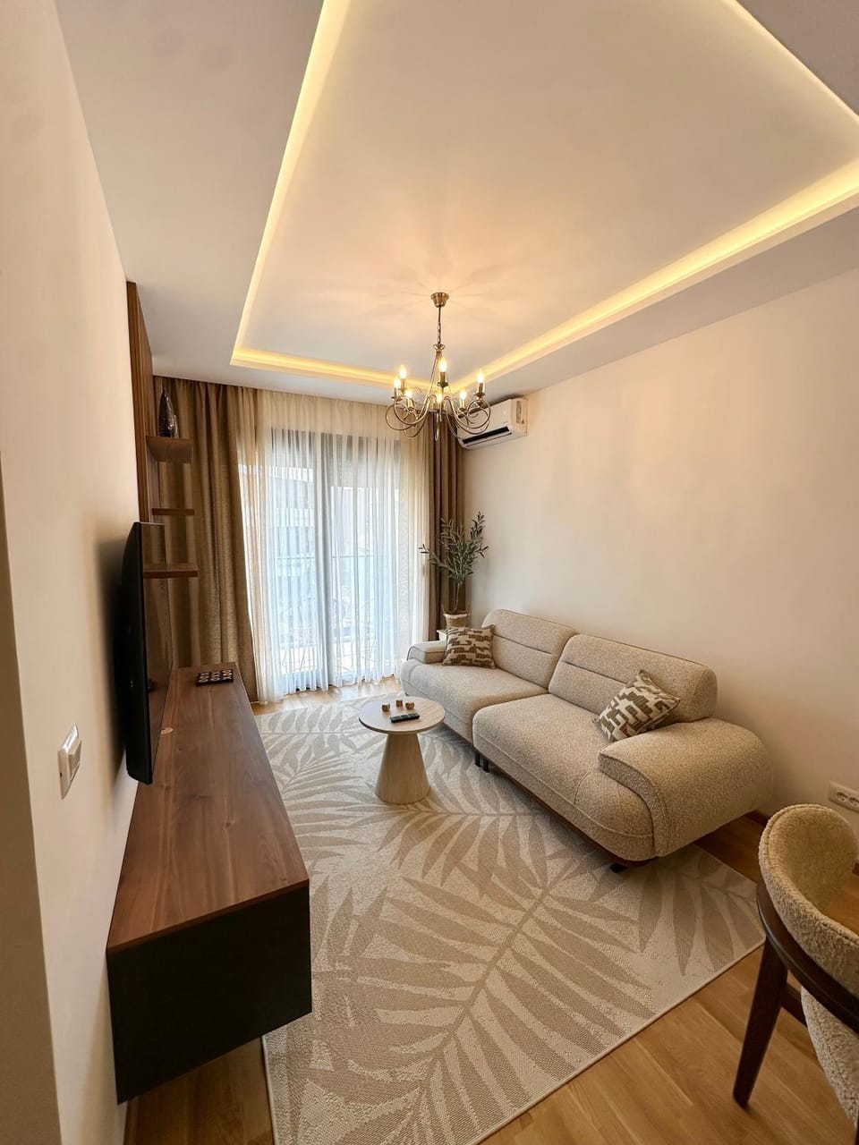 Bed, TV and multimedia, Seating area