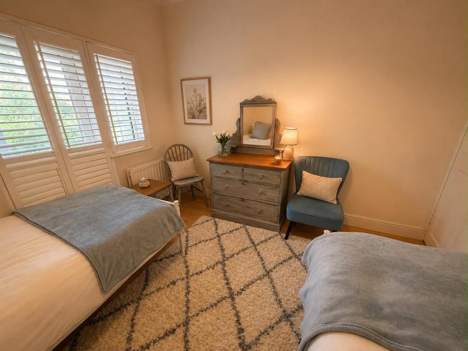 Sea & Lighthouse Views Patio & Parking Apartment in Saint Ives