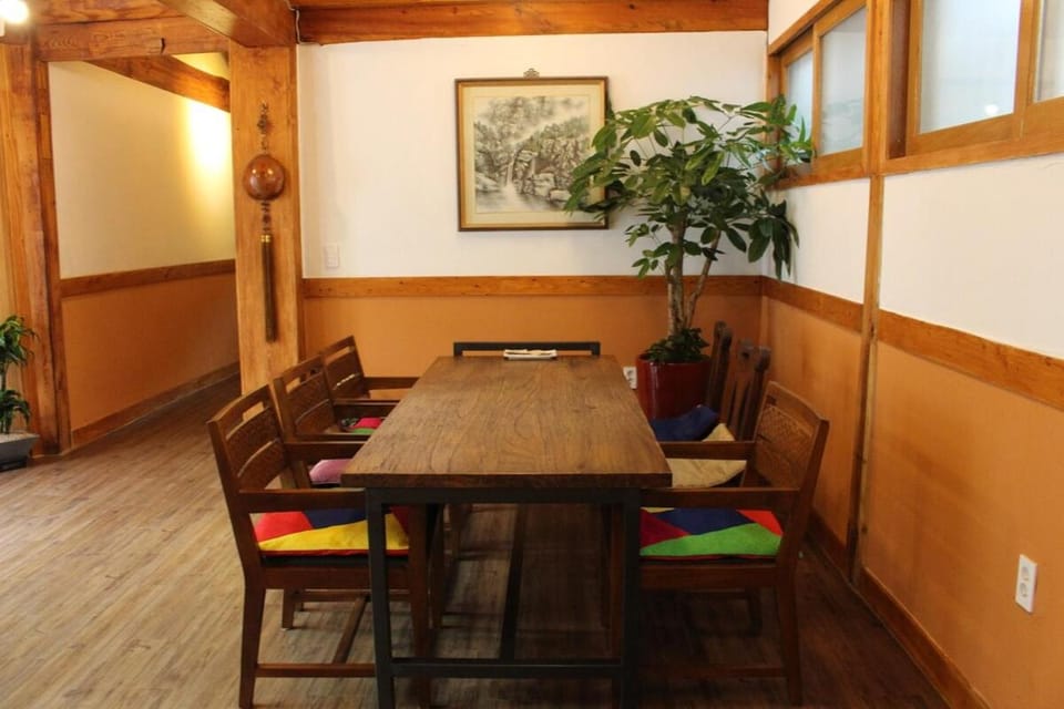 TV and multimedia, Living room, Dining area