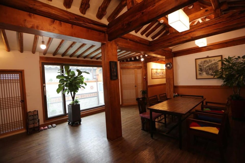 TV and multimedia, Living room, Dining area