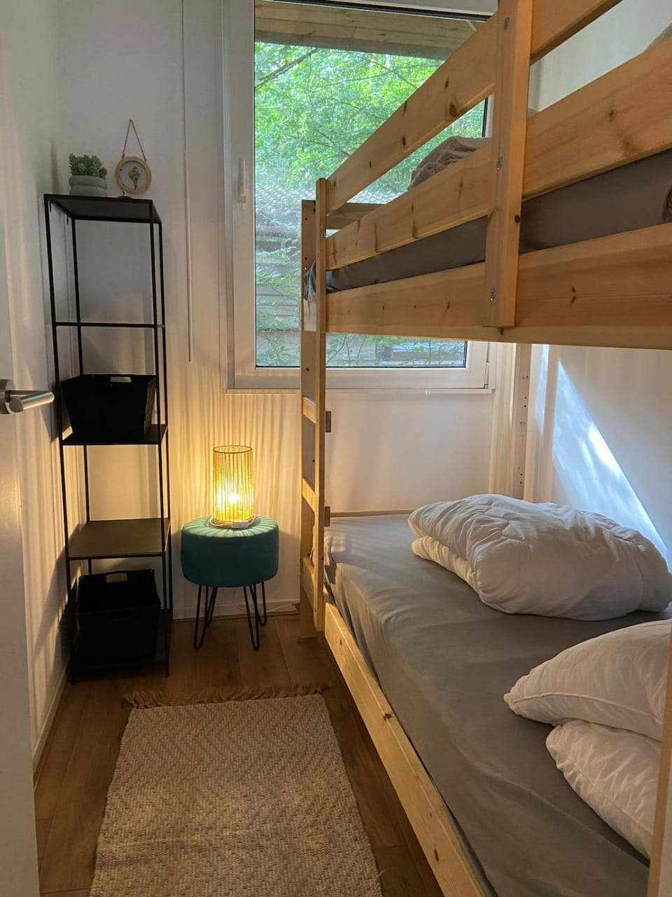 Bedroom, bunk bed