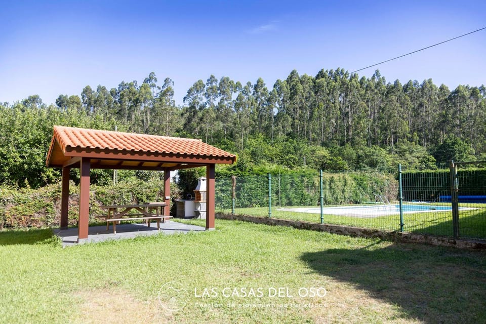 Villa Castañéu - Las Casas del Oso House in Asturias