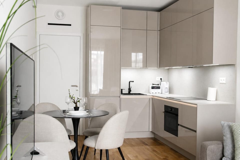 Dining area, kitchen