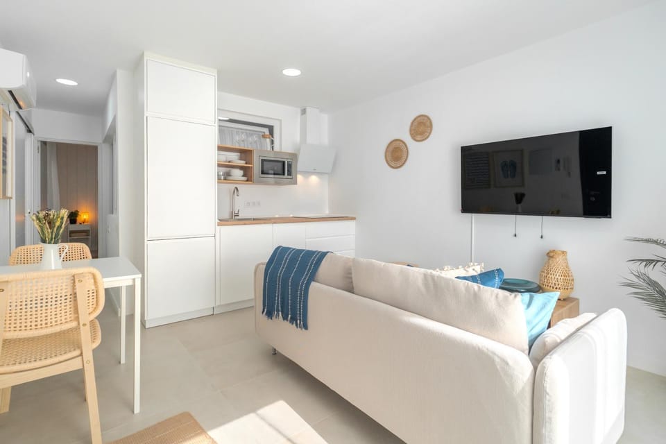 Sunny Guargacho4 Retreat-South Tenerife Apartment in Abona