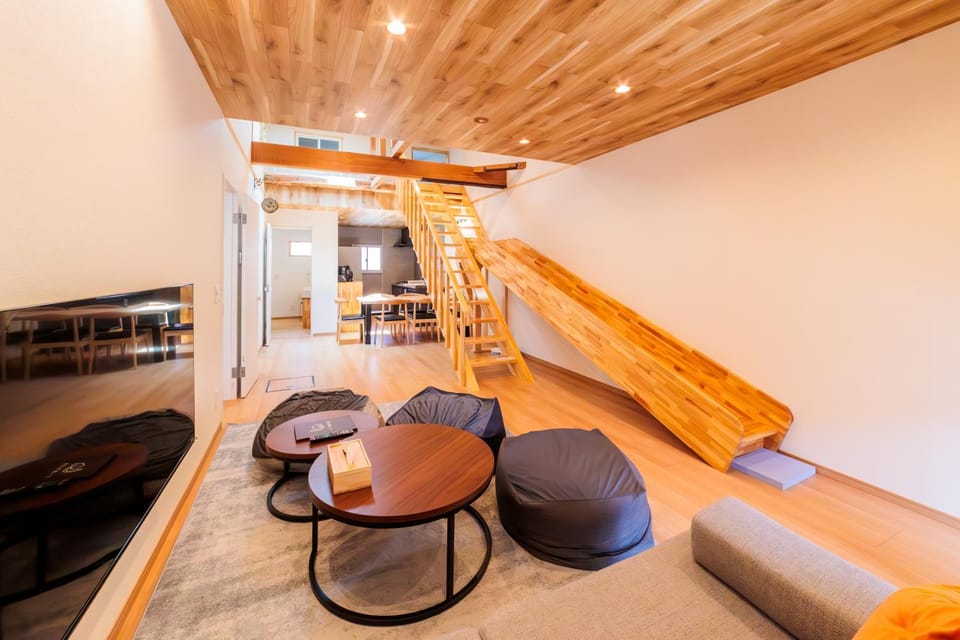Living room, Photo of the whole room