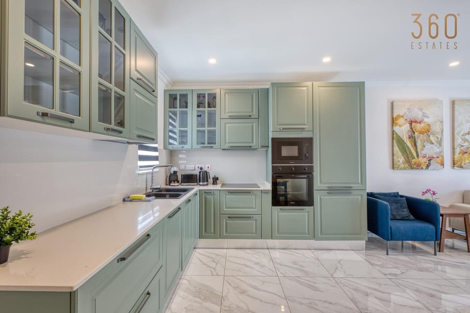 Kitchen or kitchenette, Seating area, Dining area, oven, stove