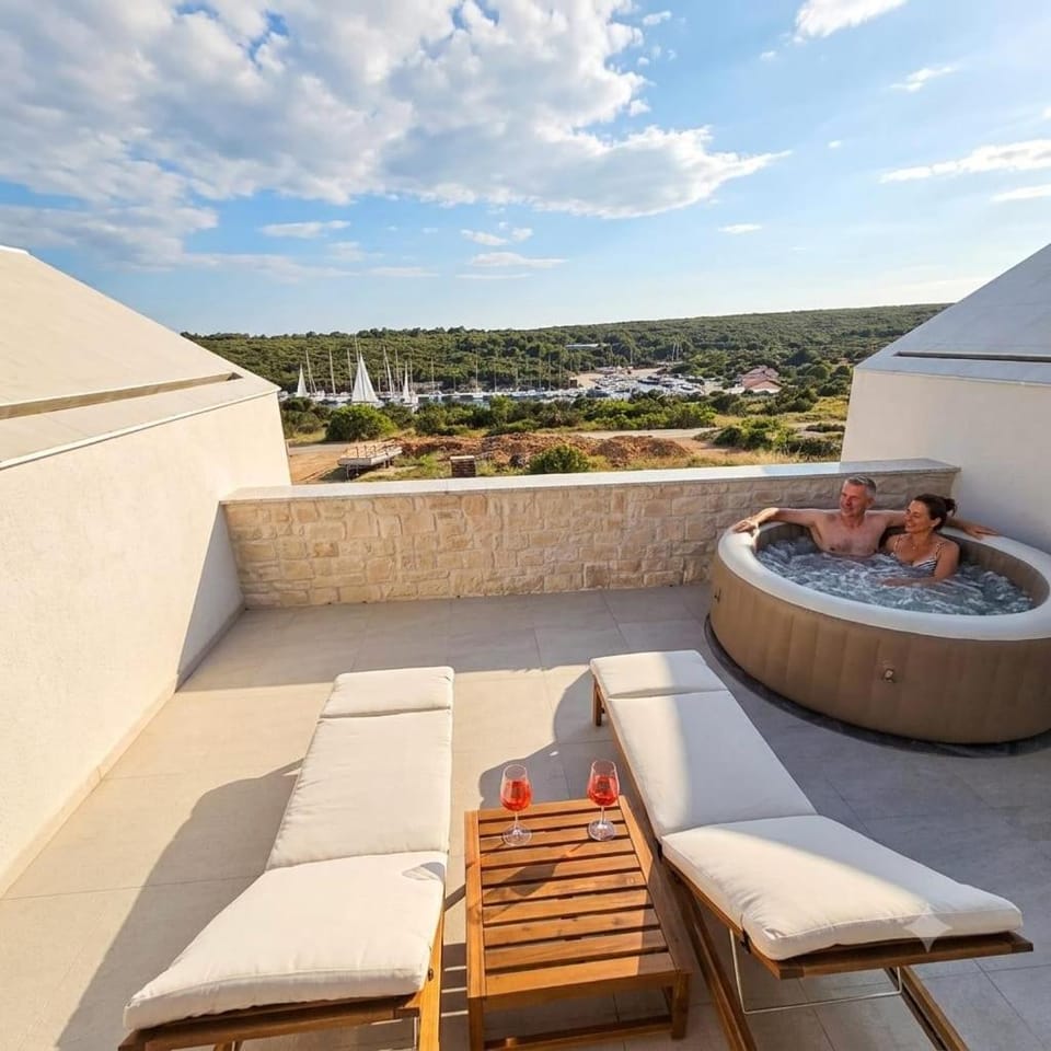 Day, Hot Tub, View (from property/room), Balcony/Terrace, Sea view