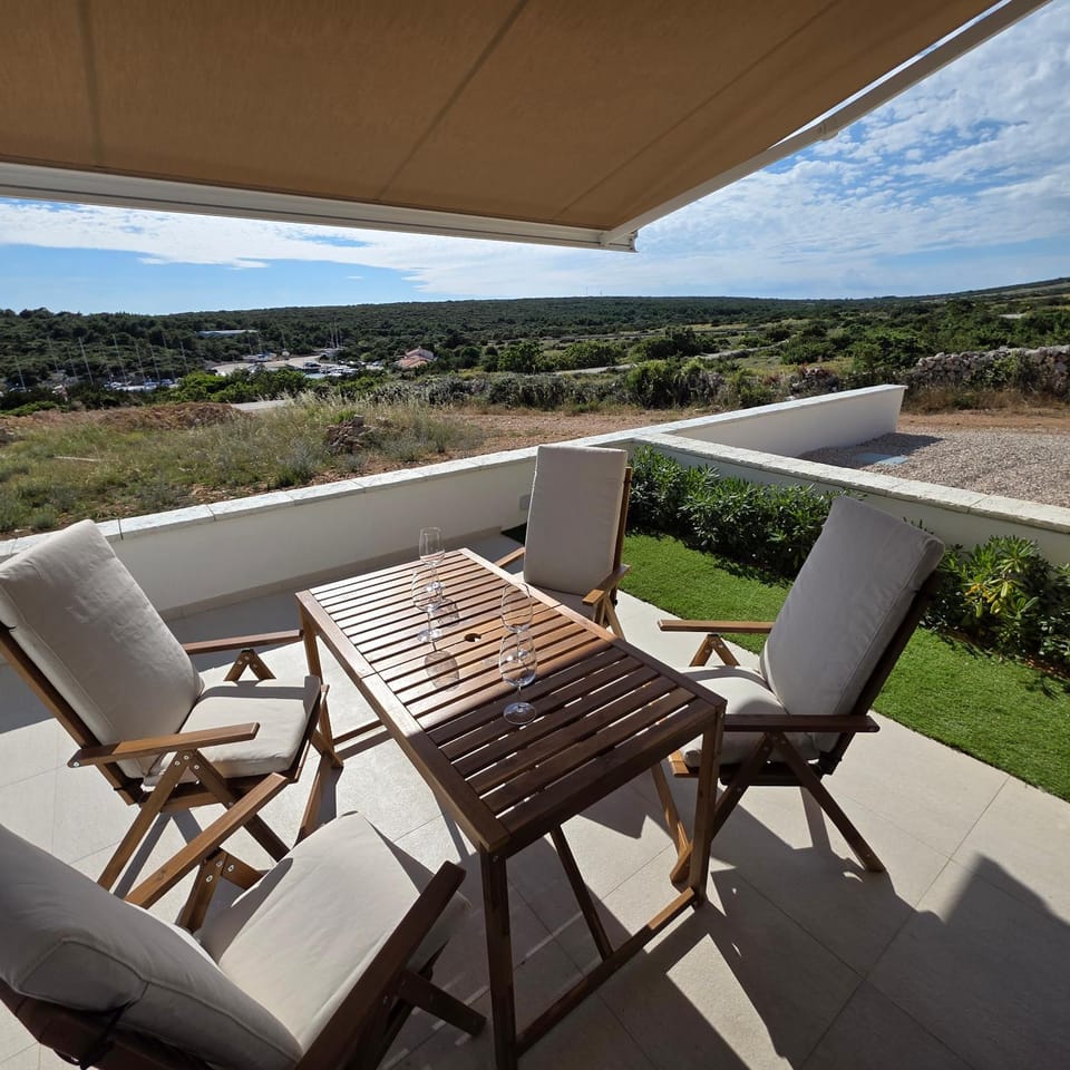 Sunrise & Sunset villa Šimuni by Pag tours Villa in Novalja