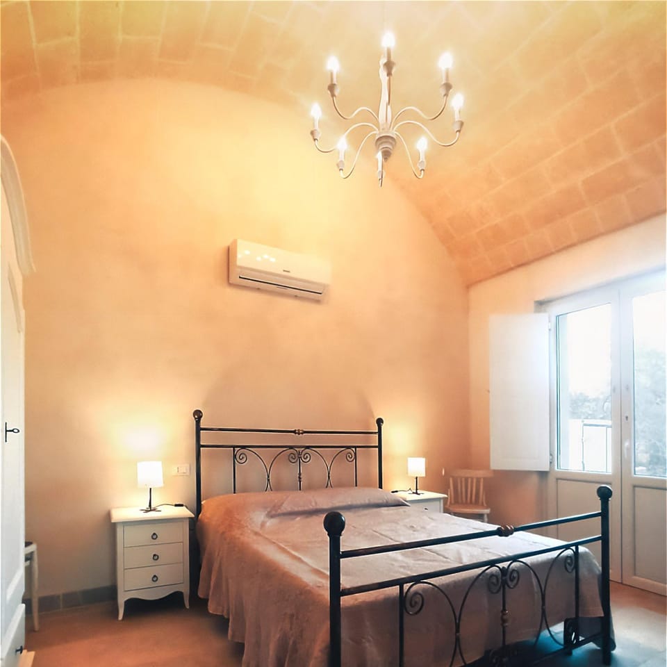 Bed, Photo of the whole room, Bedroom, Swimming pool, air conditioner