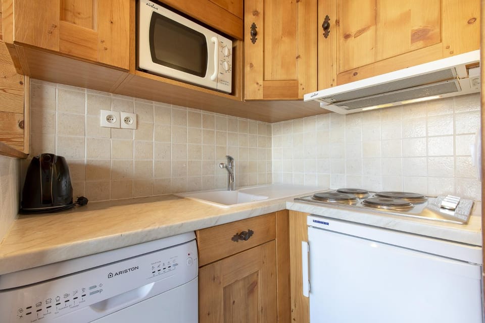 Coffee/tea facilities, dishwasher, microwave, pet friendly, pet friendly, stove