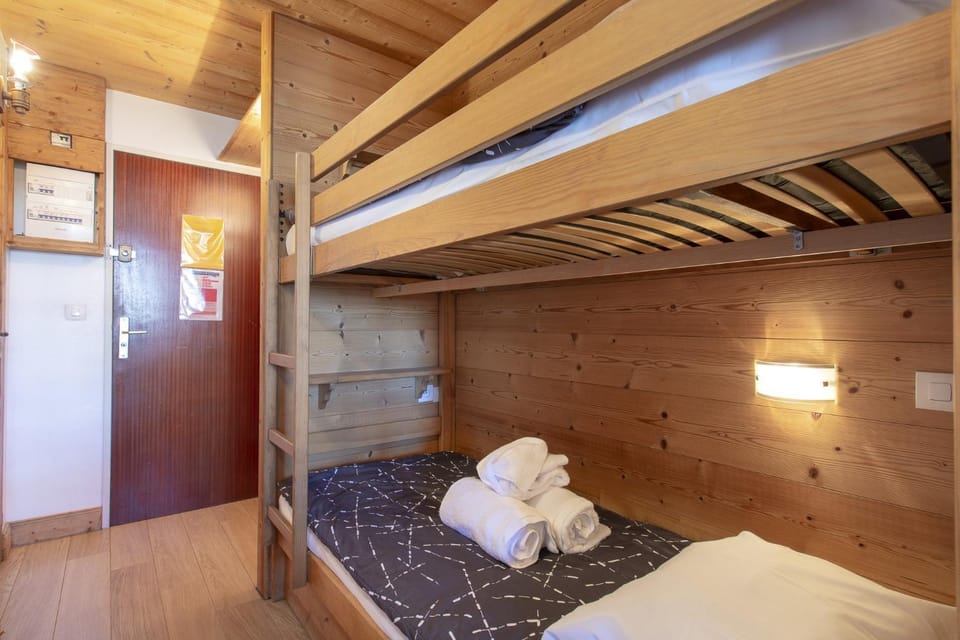 View (from property/room), Photo of the whole room, bunk bed