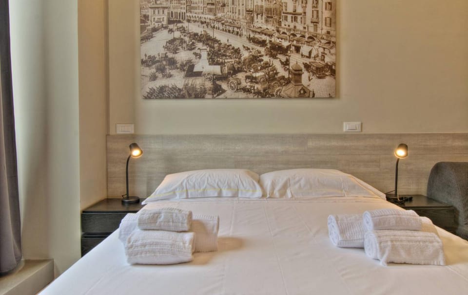 Bed, towels