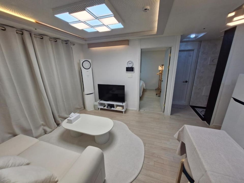 TV and multimedia, Living room, Seating area