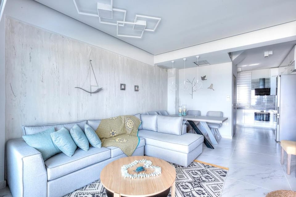 Kitchen or kitchenette, Living room, Seating area