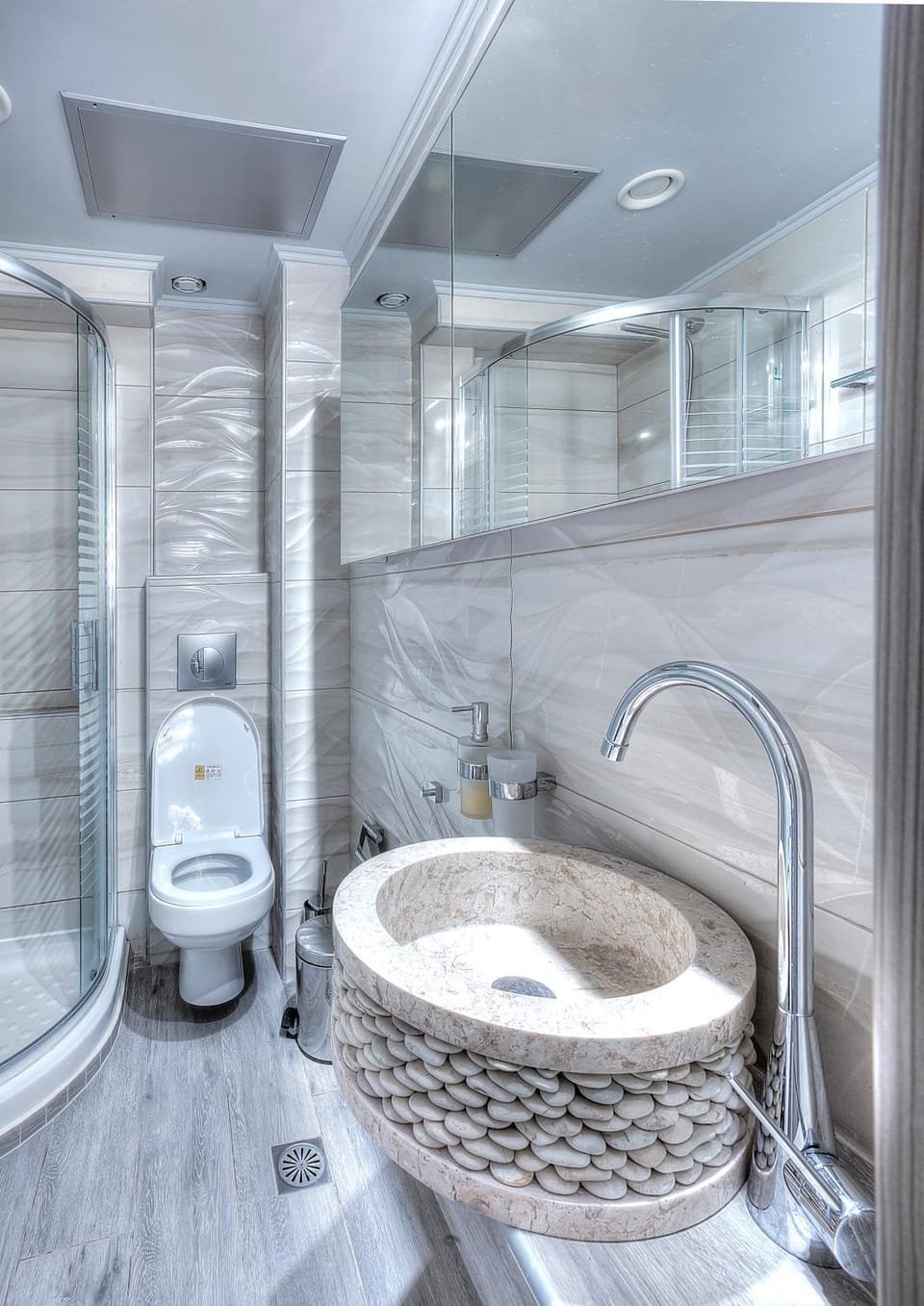 Shower, Toilet, Bathroom, towels