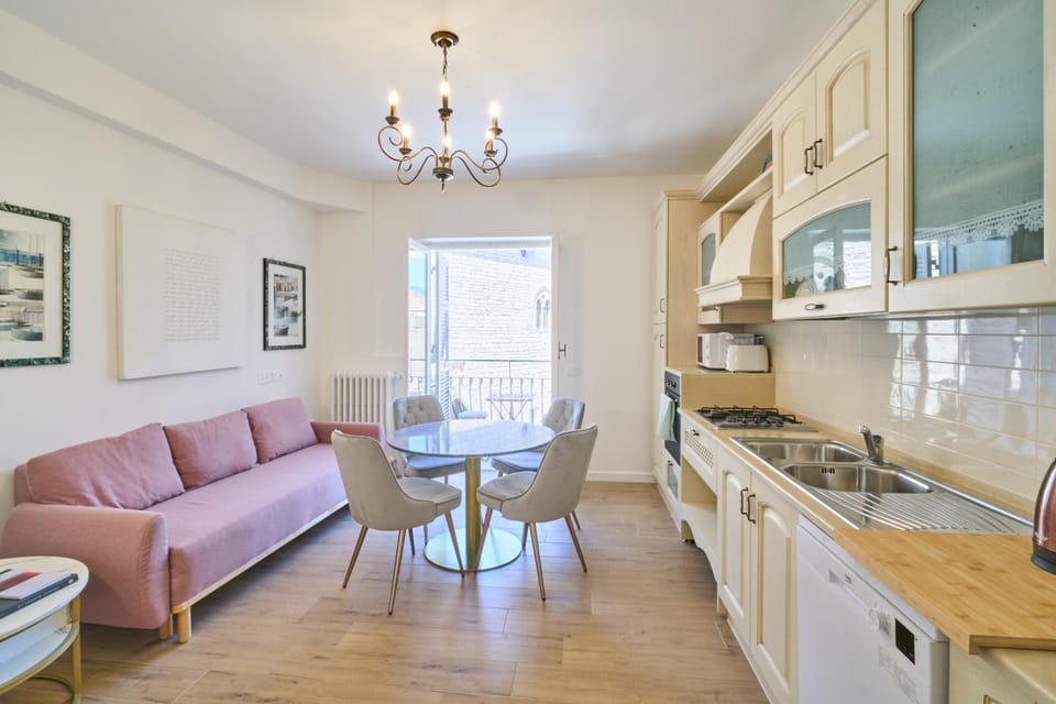 Kitchen or kitchenette, Living room, Seating area, Dining area, dishwasher, stove