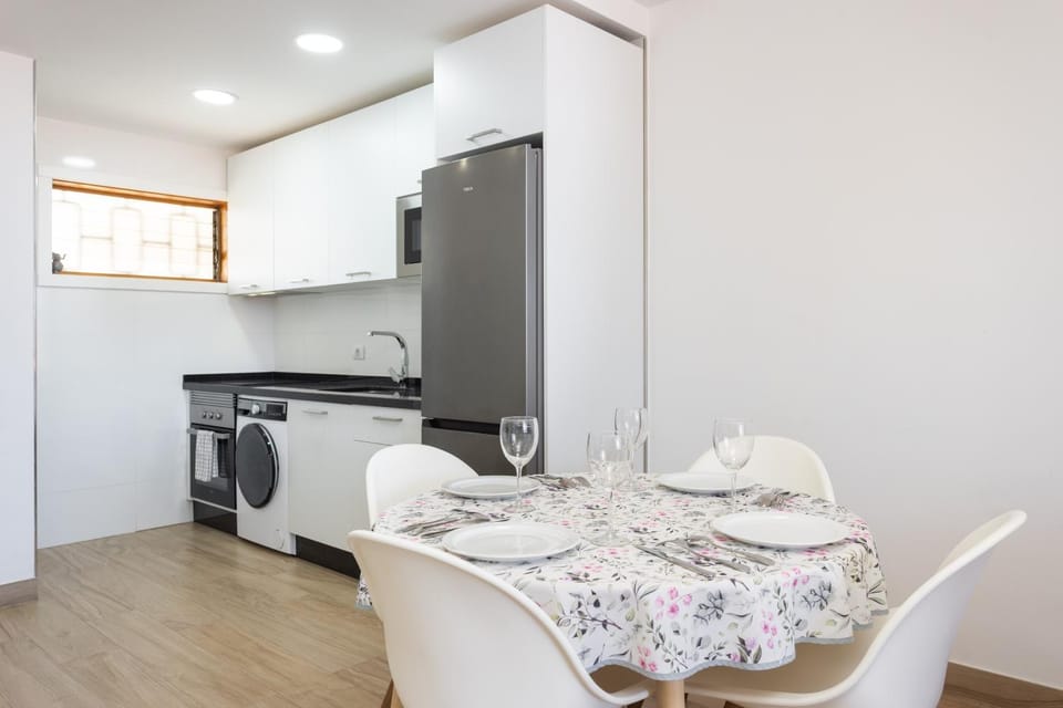 Kitchen or kitchenette, Dining area, dishwasher, oven, stove