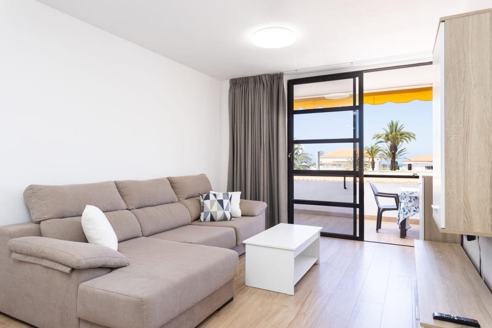 TV and multimedia, View (from property/room), Balcony/Terrace, Living room, Seating area