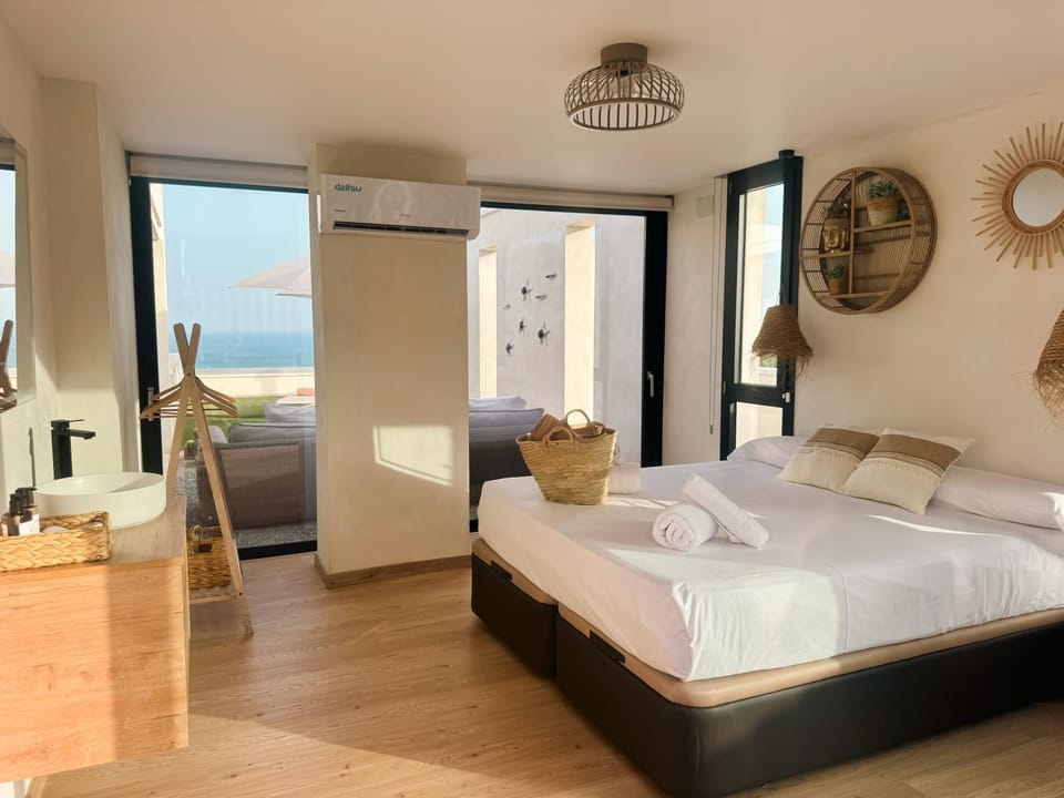 Bed, Photo of the whole room, Bedroom, Sea view