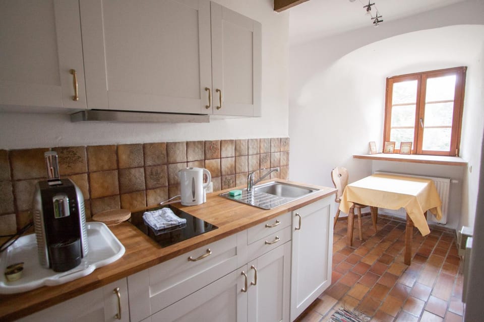 Kitchen or kitchenette, Communal kitchen