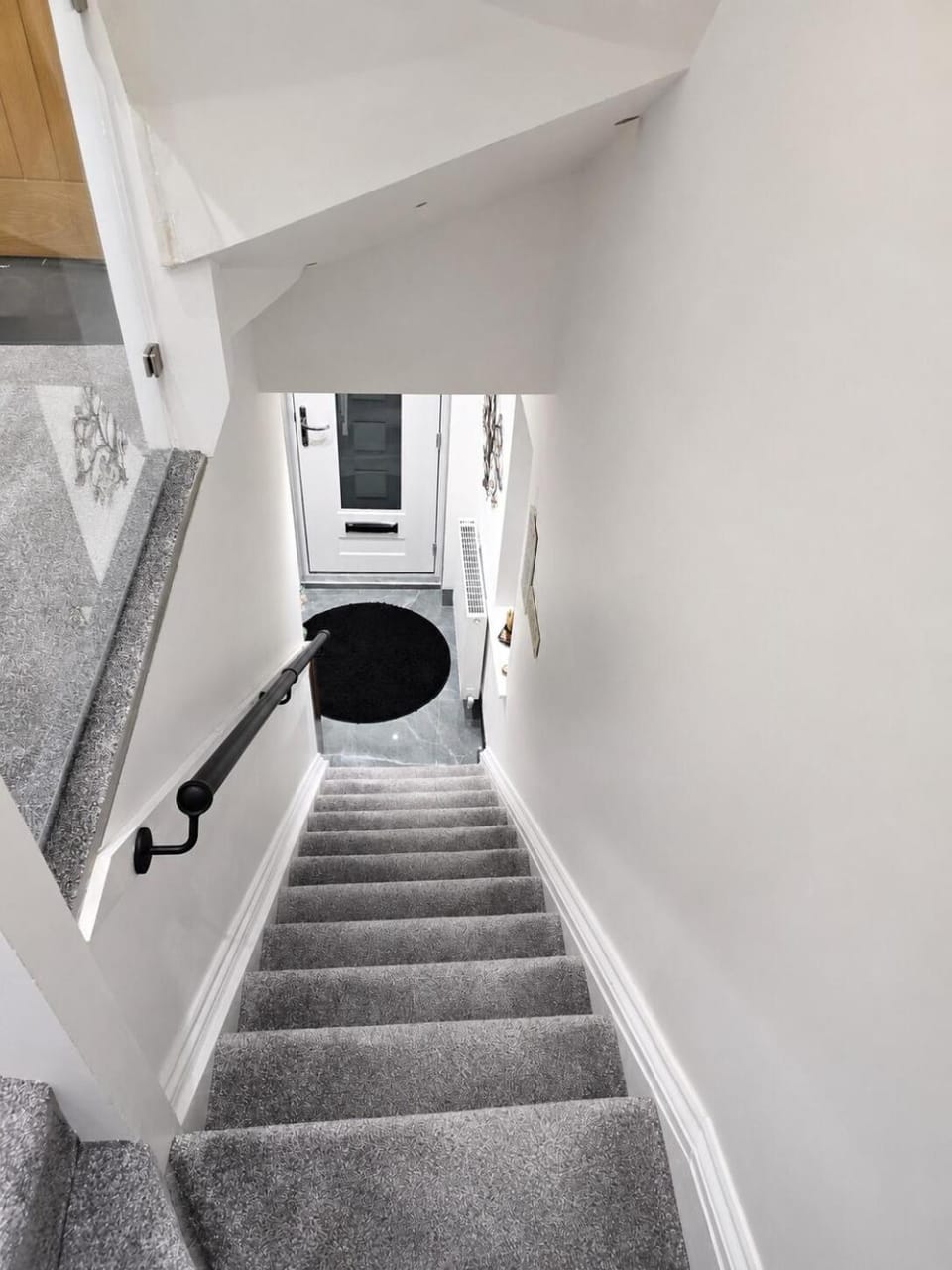 4 BR Retreat I Sleeps 10 I Private Parking I WiFi Apartment in Rochdale