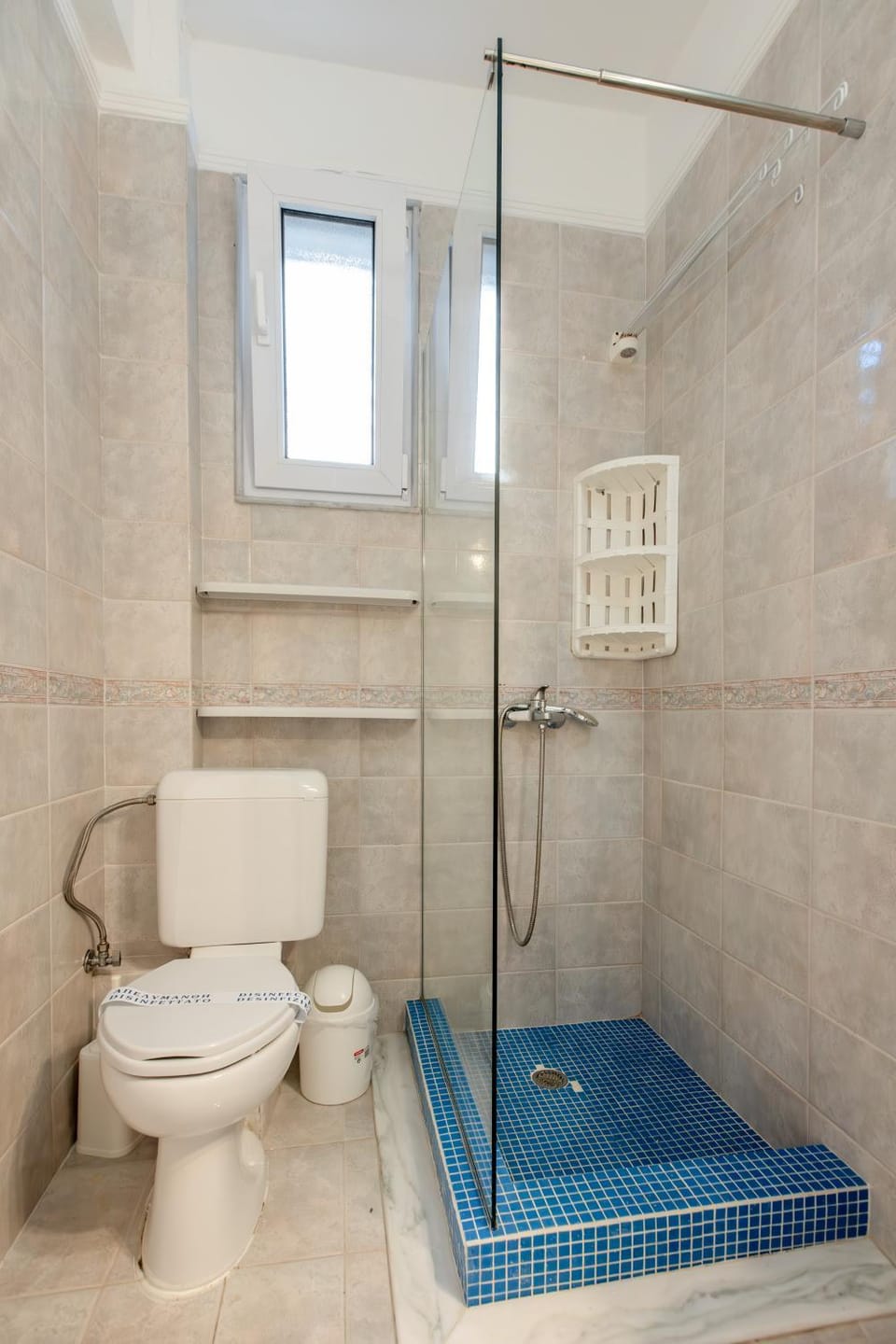 Shower, Toilet