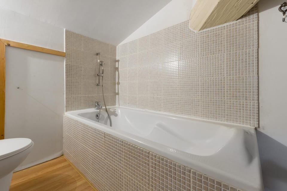 Bathroom, Living room