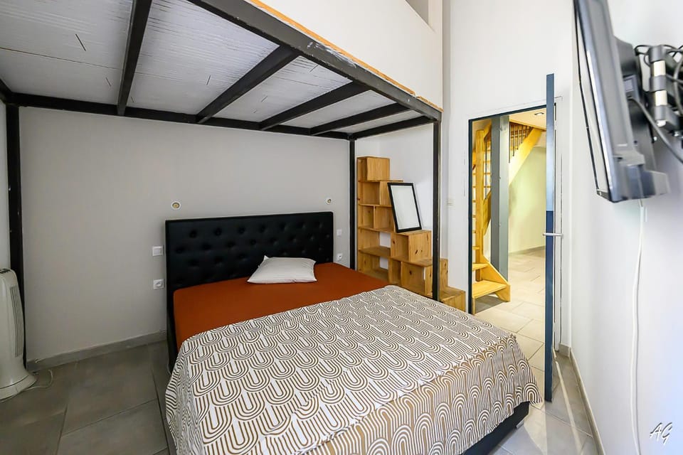 Property building, Living room, Bedroom