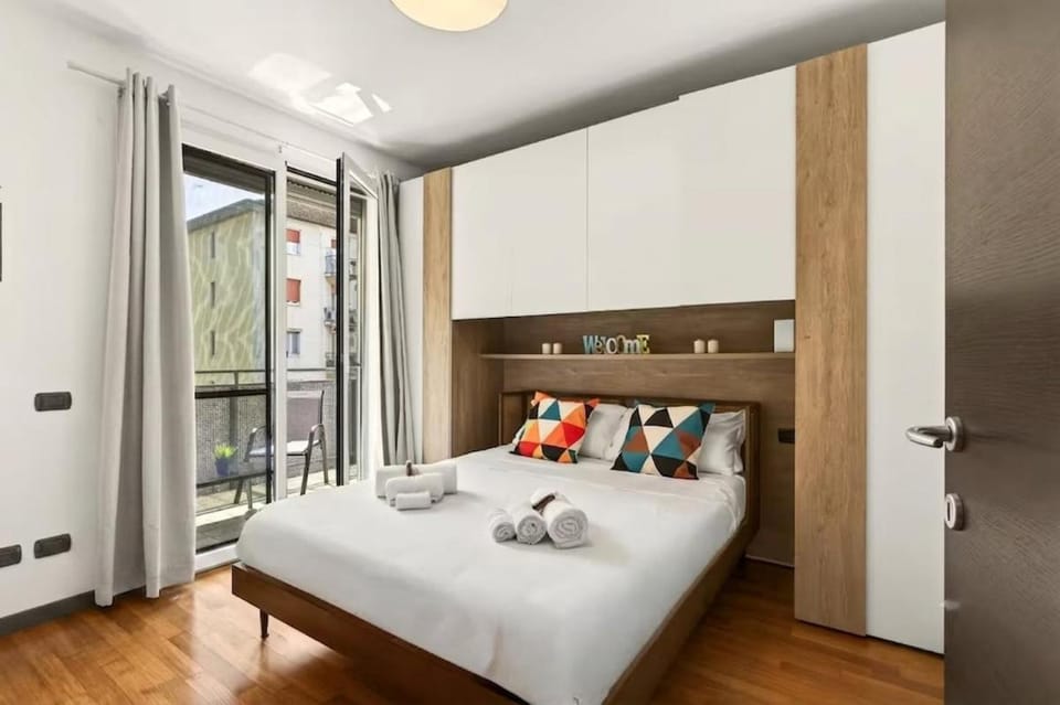 Bed, Balcony/Terrace, Bedroom, heating, air conditioner